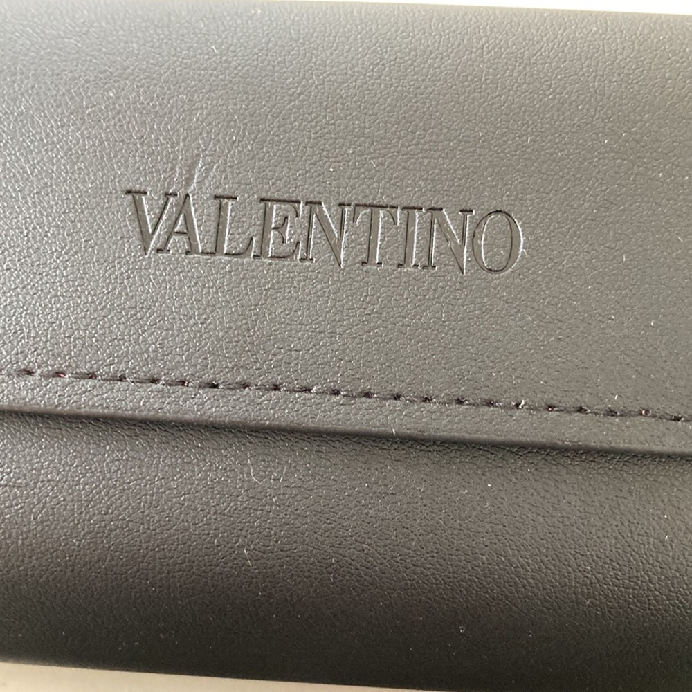 BN VALENTINO SUNGLASSES. - Picture 6 of 9